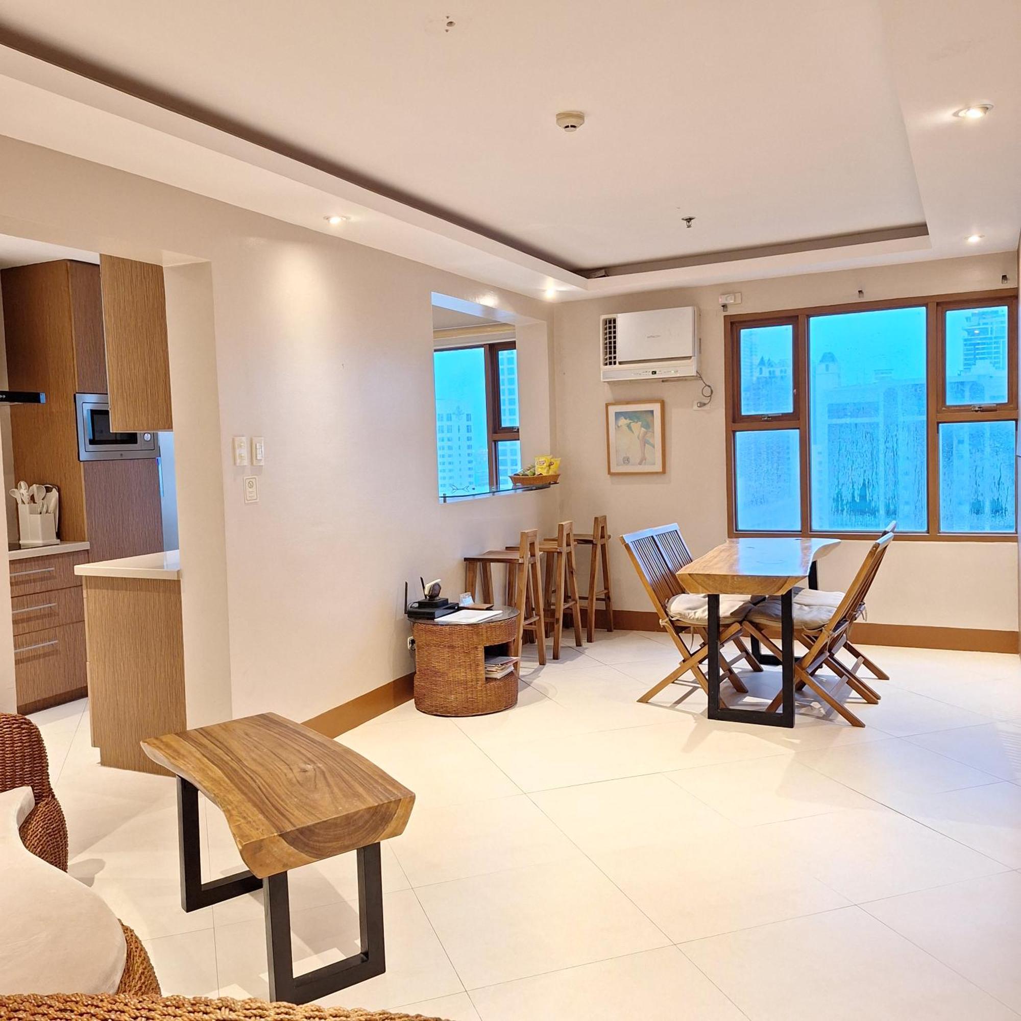 Manila Bayview Luxury Condos: Poolside Balcony Retreats Exterior photo