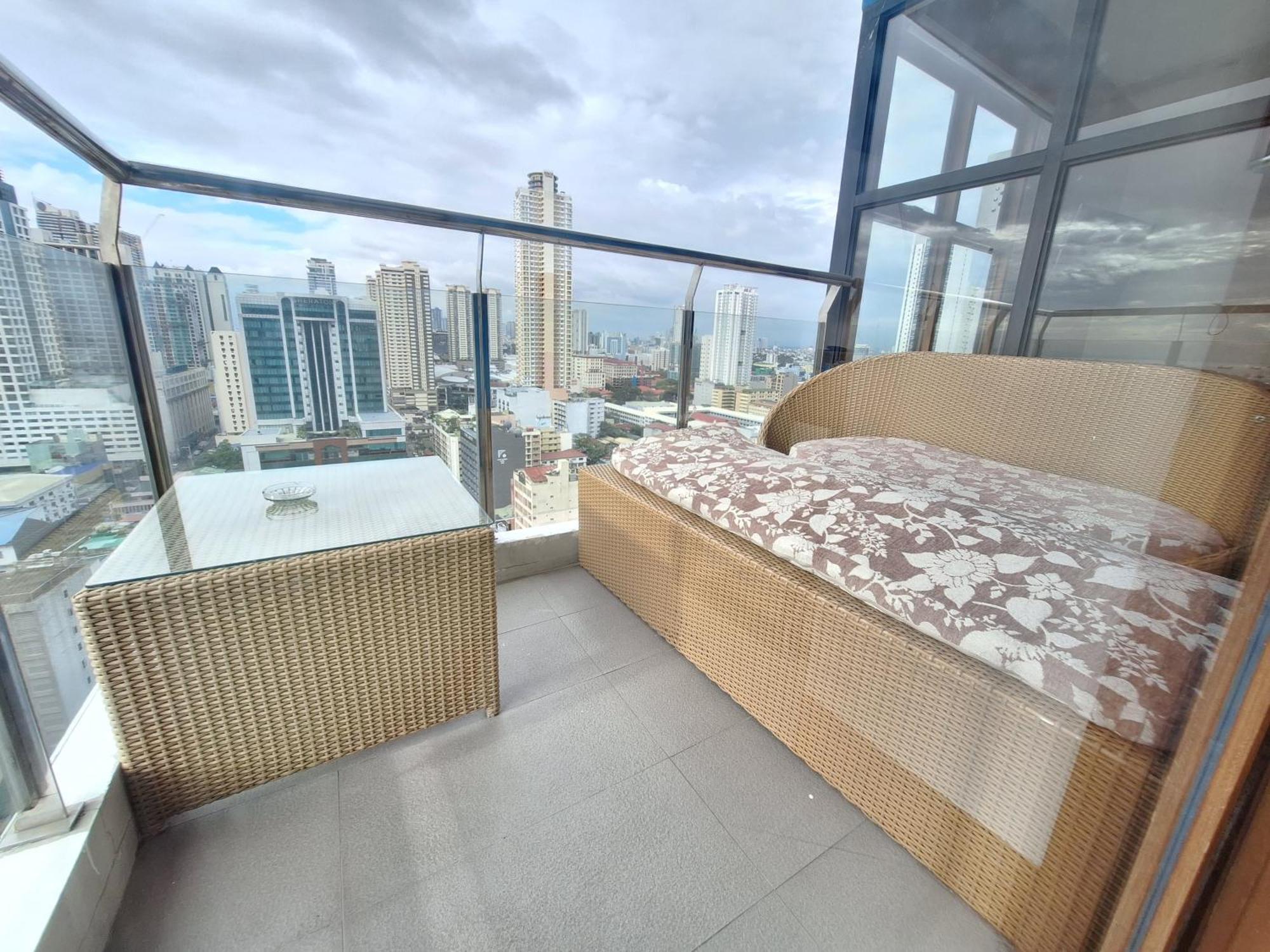 Manila Bayview Luxury Condos: Poolside Balcony Retreats Exterior photo