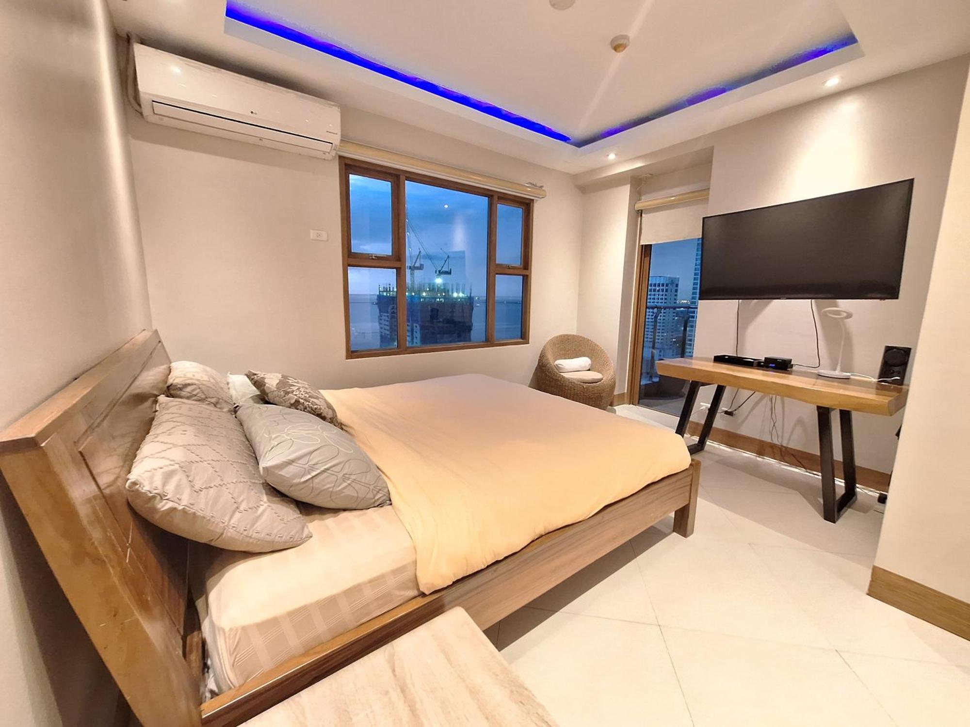 Manila Bayview Luxury Condos: Poolside Balcony Retreats Exterior photo