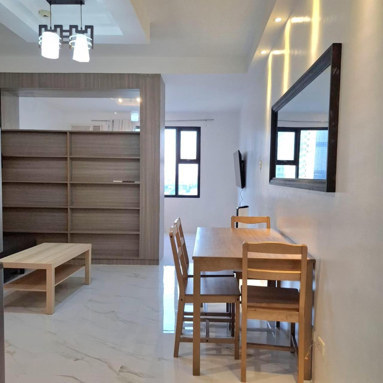 Manila Bayview Luxury Condos: Poolside Balcony Retreats Exterior photo