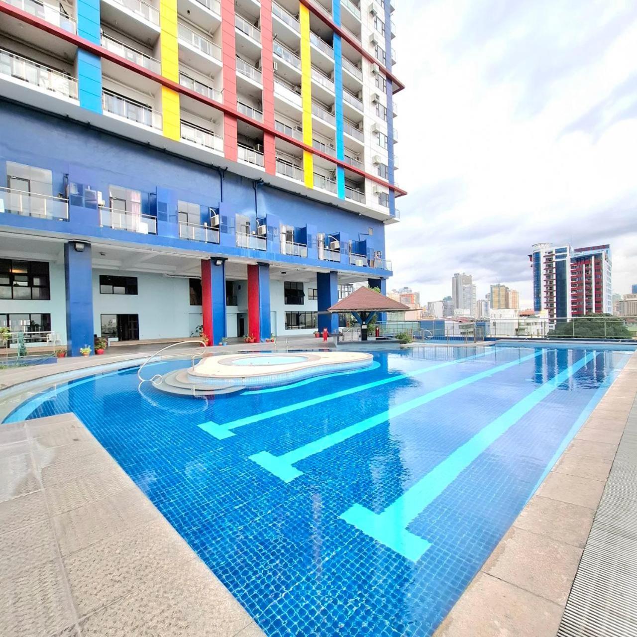 Manila Bayview Luxury Condos: Poolside Balcony Retreats Exterior photo