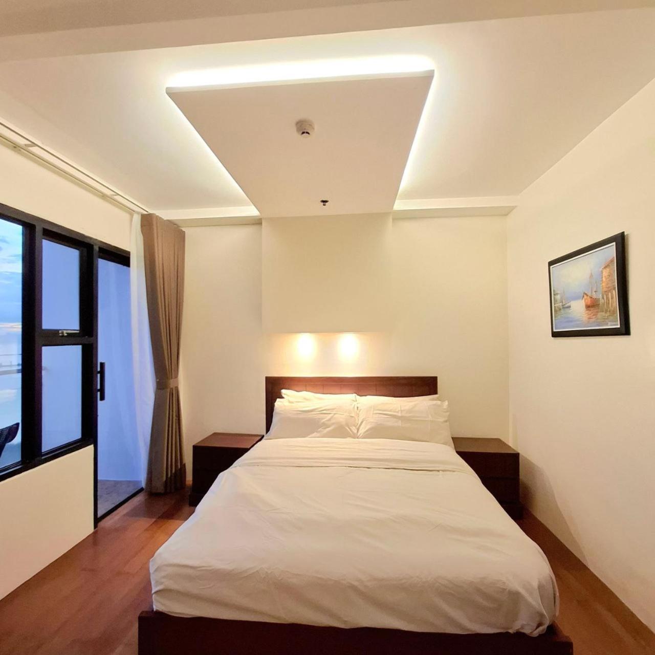 Manila Bayview Luxury Condos: Poolside Balcony Retreats Exterior photo